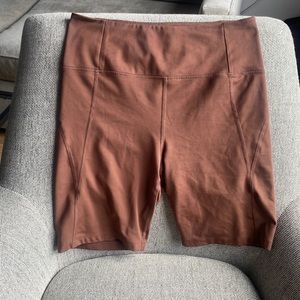 Too big, great girlfriend collective bottoms with back pocket!